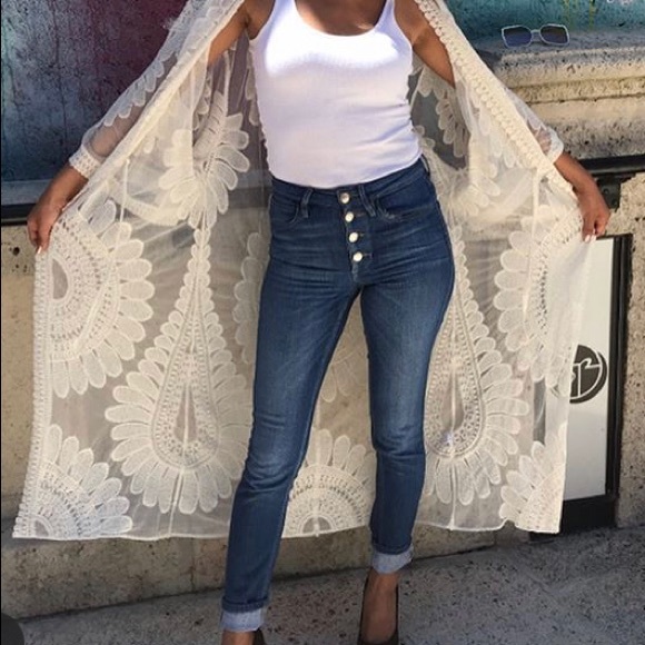 Lace Cover - Picture 1 of 2